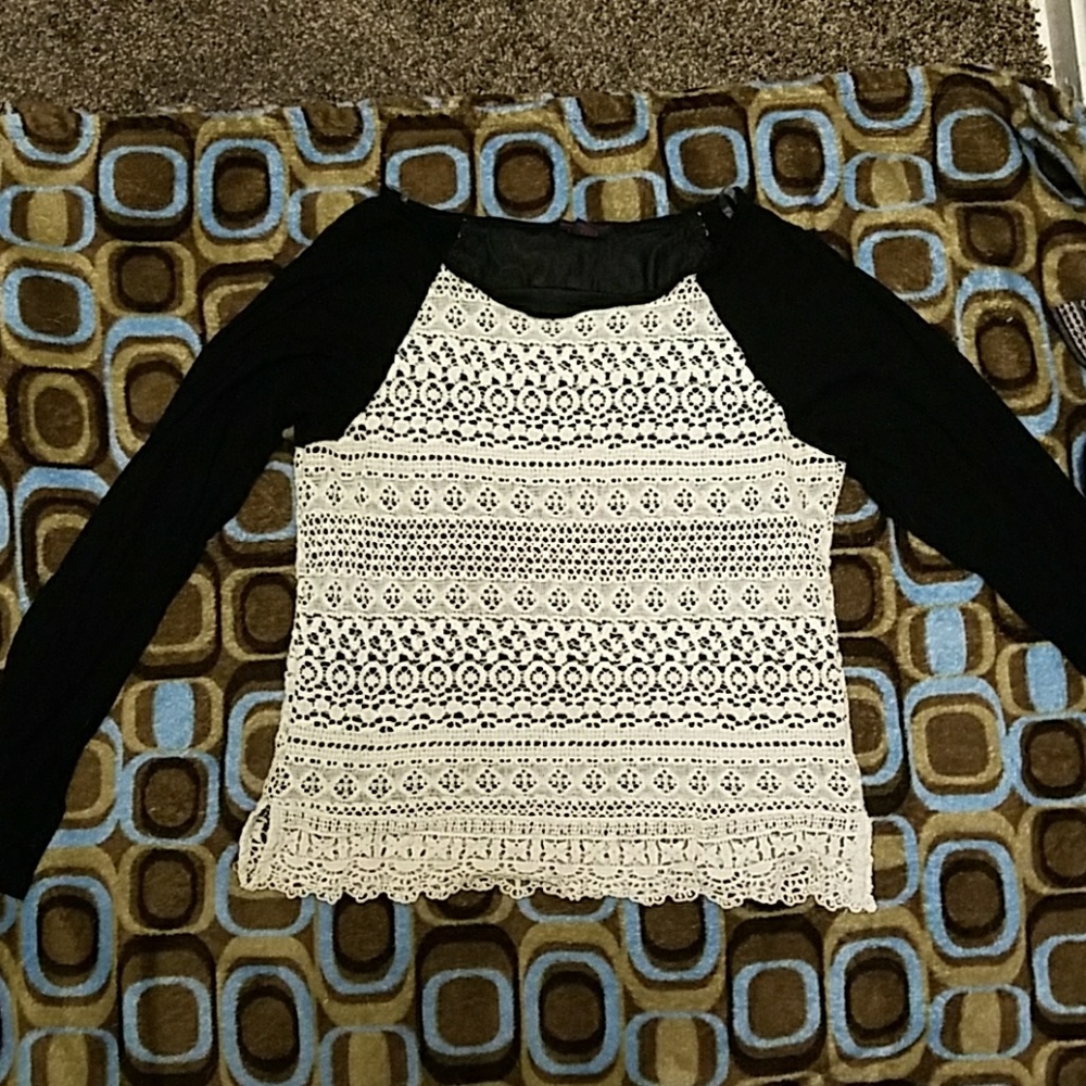 Long black sleeve shirt with white lace detail